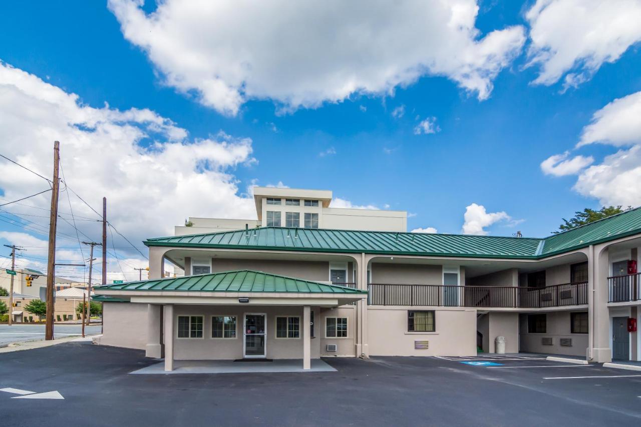 The Townhouse Inn High Point Exterior photo